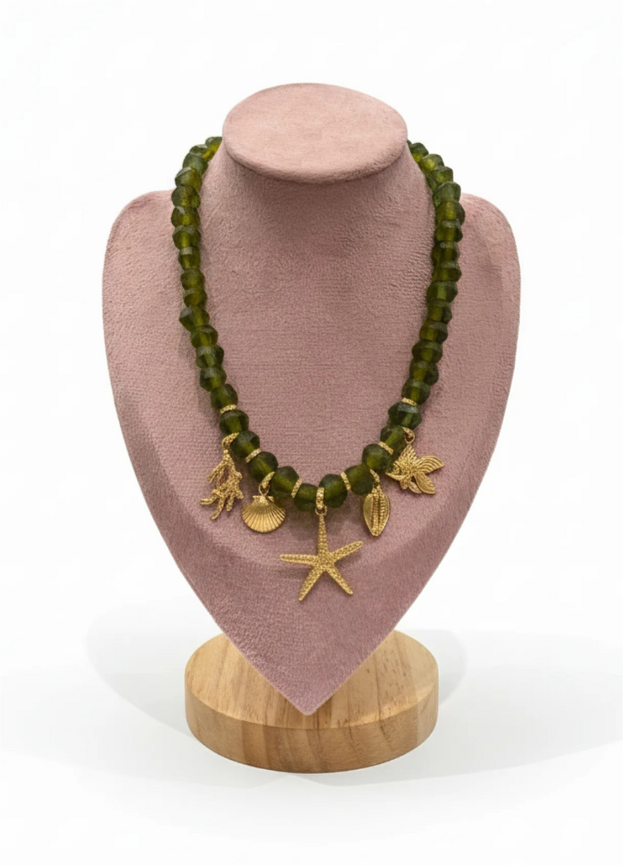 Meretrix Necklace in Green